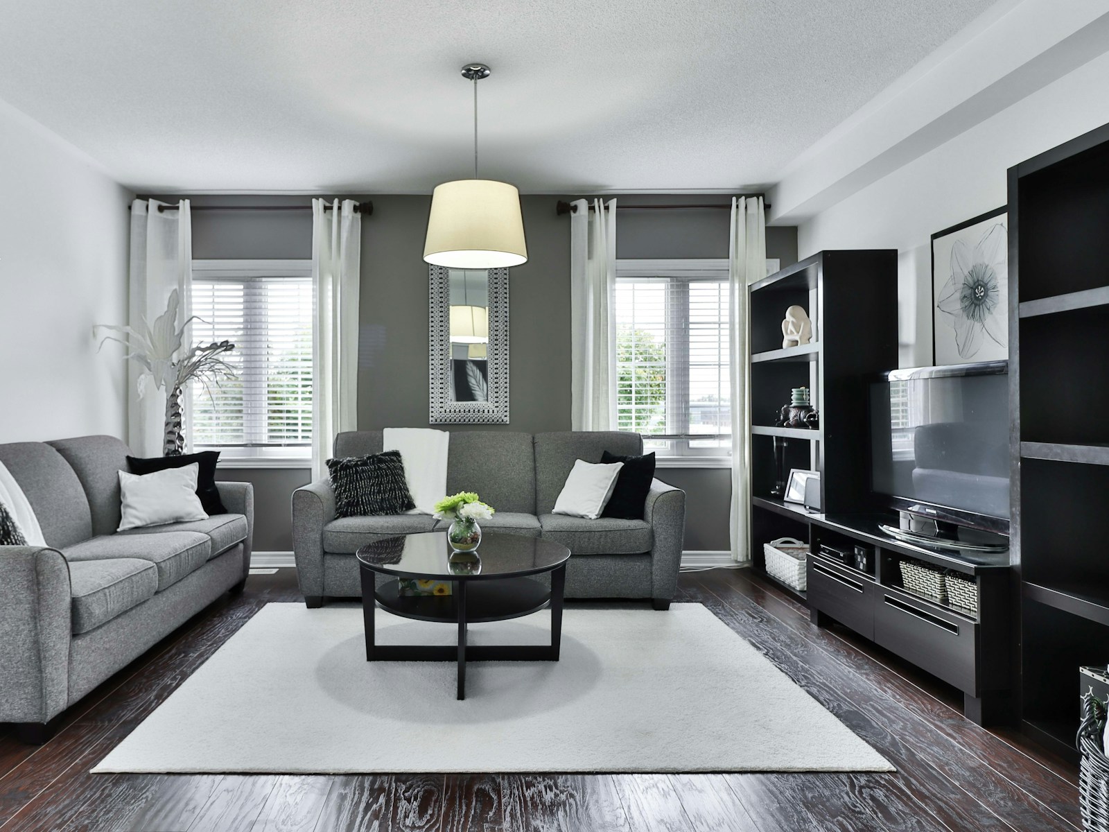 Spacious living room